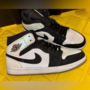 Air Jordan 1 Mid SE Diamond Shorts High Top Sneakers